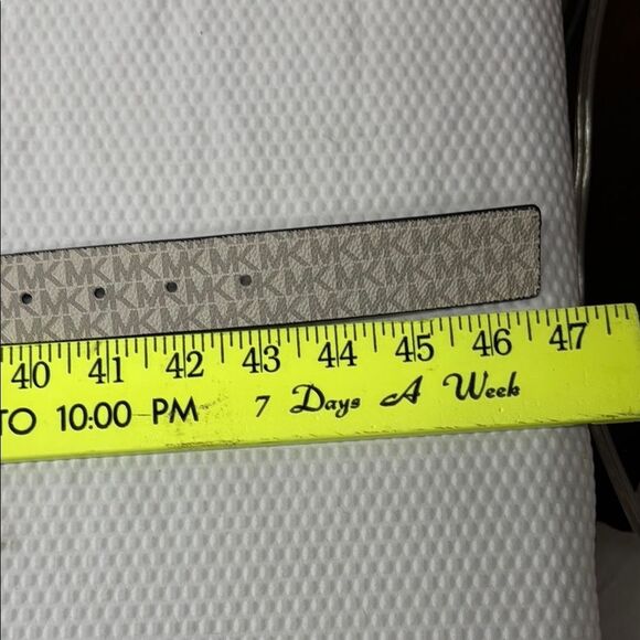 Michael Kors Reversible Black or Cream Belt Gold Buckle Signature MK Monogram - Picture 4 of 8